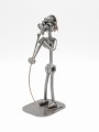 FIGURKA Z METALU - ŚPIEWACZKA - PIOSENKARKA - WOKALISTKA - zdjęcie 1