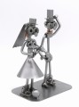 FIGURKA Z METALU - PARA MŁODA KULA U NOGI - zdjęcie 3