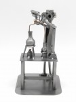 FIGURKA Z METALU - CHEMIK