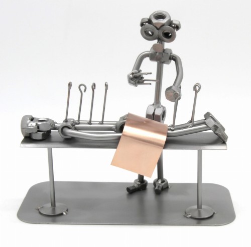 FIGURKA Z METALU - AKUPUNKTURA