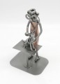 FIGURKA Z METALU - WETERYNARZ Z OWCZARKIEM - zdjęcie 9