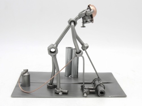 FIGURKA Z METALU - DEKARZ PAPOWY