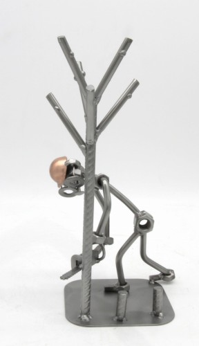 FIGURKA Z METALU - DRWAL DRZEWO