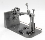 FIGURKA Z METALU - ARCHEOLOG