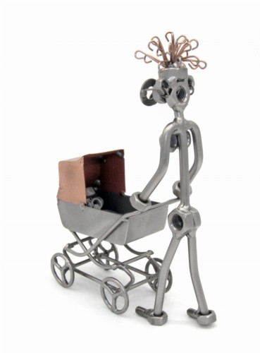 FIGURKA Z METALU  - MAMA Z WÓZKIEM