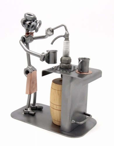 FIGURKA Z METALU - BAR BECZKA DREWNO