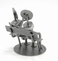 ZAKOCHANI NA ŁAWCE -  FIGURKA Z METALU - zdjęcie 4