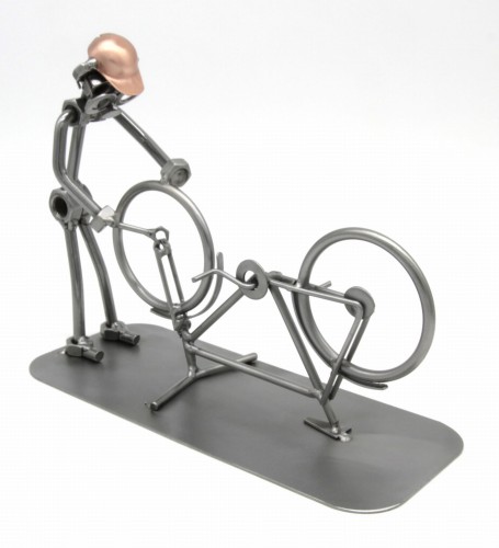 FIGURKA Z METALU - NAPRAWA ROWERU