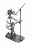 FIGURKA Z METALU - GITARA KLĘCZĄCY - GITARZYSTA