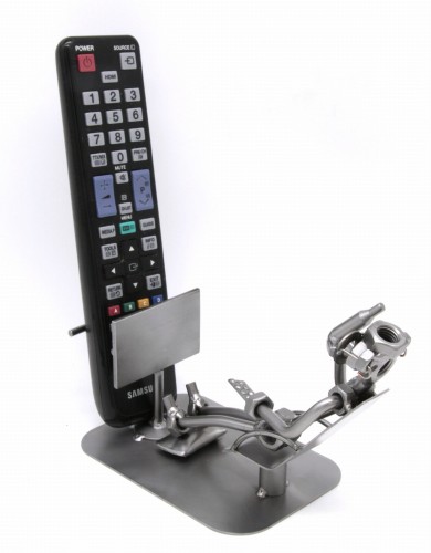 FIGURKA Z METALU  - TELEWIDZ STOJAK NA PILOTA