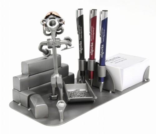 FIGURKA Z METALU - ORGANIZER MURARZ