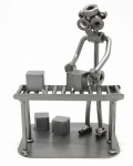 SORTOWNIA PACZEK - MAGAZYNIER - KURIER  - FIGURKA Z METALU    