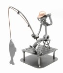 FIGURKA Z METALU - WĘDKARZ 4