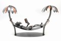 FIGURKA Z METALU  - URLOPOWICZ POD PALMAMI - zdjęcie 3