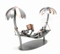 FIGURKA Z METALU  - URLOPOWICZ POD PALMAMI - zdjęcie 4