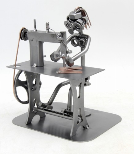 FIGURKA Z METALU - KRAWCOWA - MASZYNA DO SZYCIA
