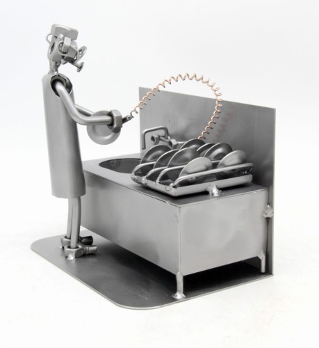 ZMYWANIE NACZYŃ - FIGURKA Z METALU