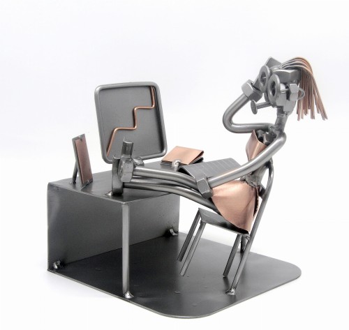 FIGURKA Z METALU - SZEFOWA - PANI PREZES 